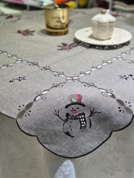 Серветка новорічна (Вишивка сніговик на сірому, 85х85)